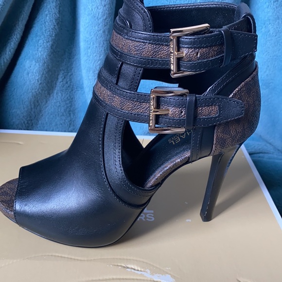 COPY - Micheal Kors Blaze Open Toe Bootie - Picture 2 of 8